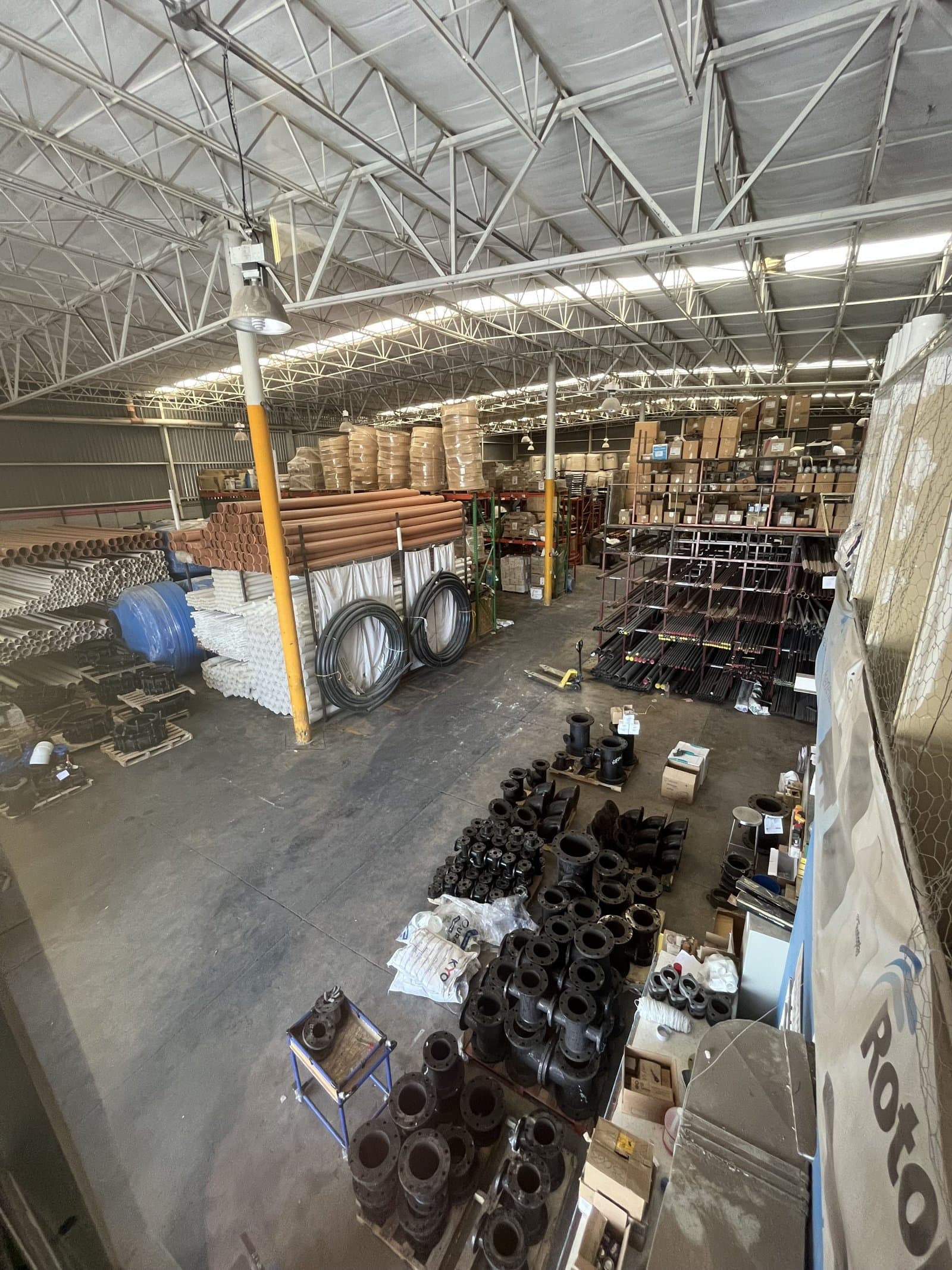 Bodega de Plomered con inventario en almacenamiento